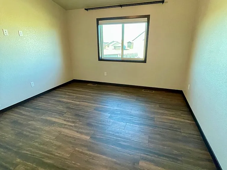 557 Mace Dr — Photo 13