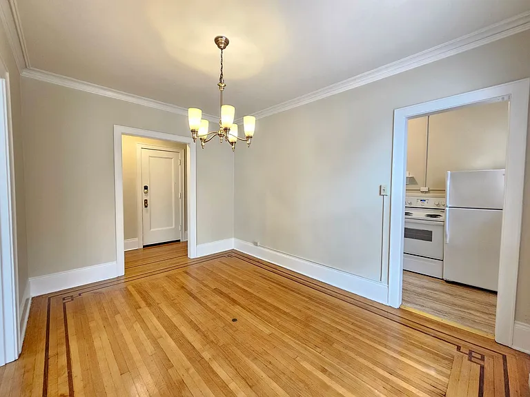 Knickerbocker Apartments — Photo 39