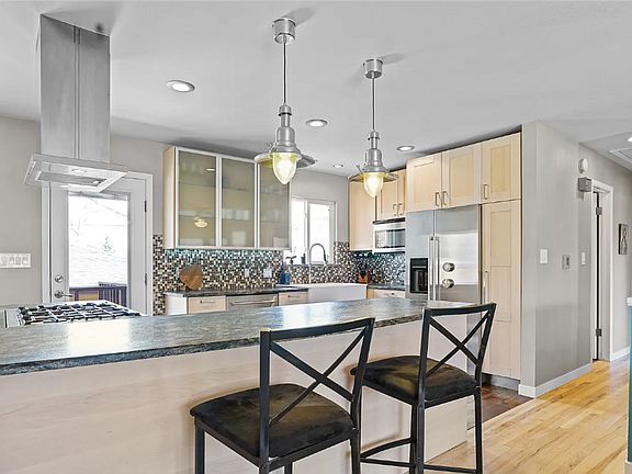 3rd image of 4555 Brookfield Dr