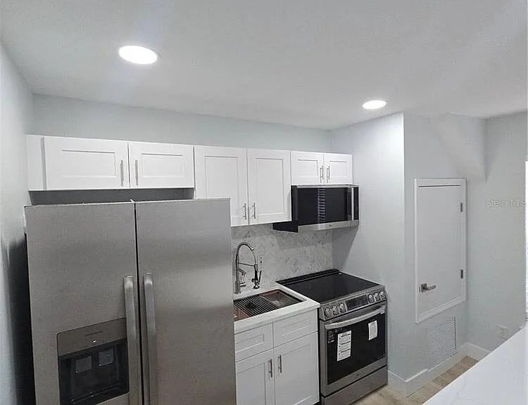 104 Eastpark Cres #B — Photo 9