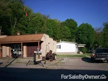 Large lot... : Lots of off street parking.. Two front 10 ft doors 1 people door..