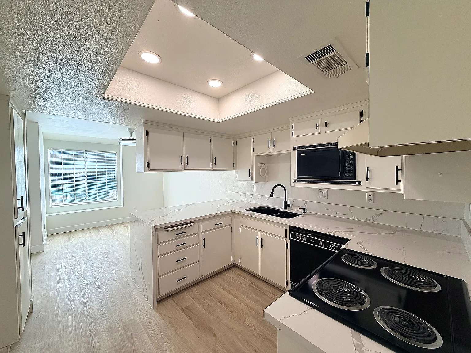 3 bed, 1444 sqft, $2,400 — Photo 2