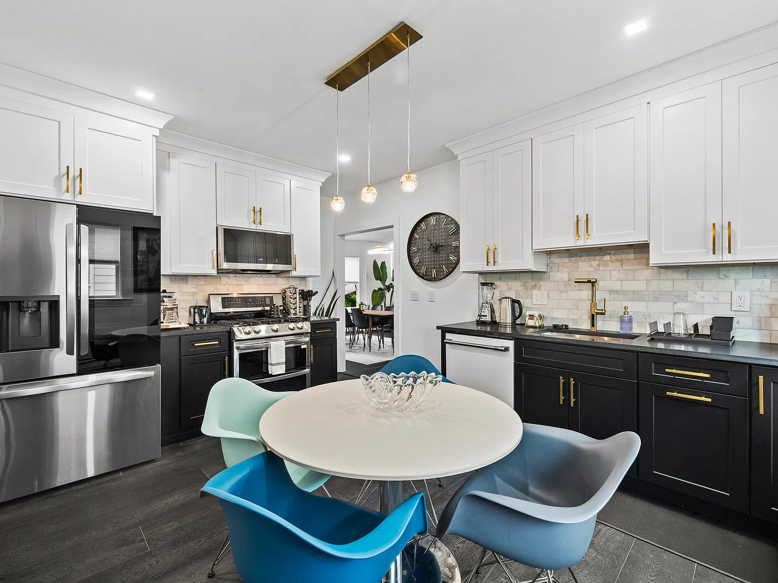 4 bed, 2000 sqft, $6,000 — Photo 4