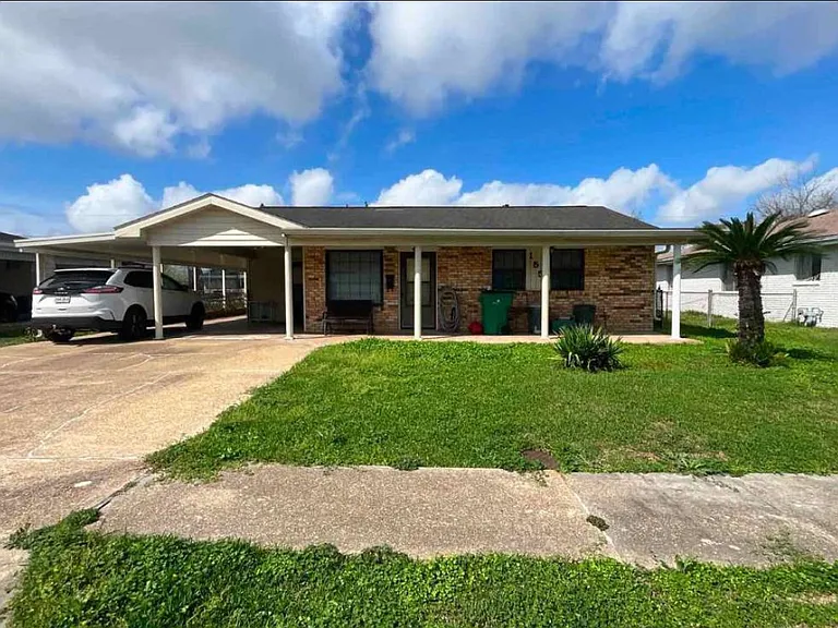 1552 Redwood Dr — Photo 1