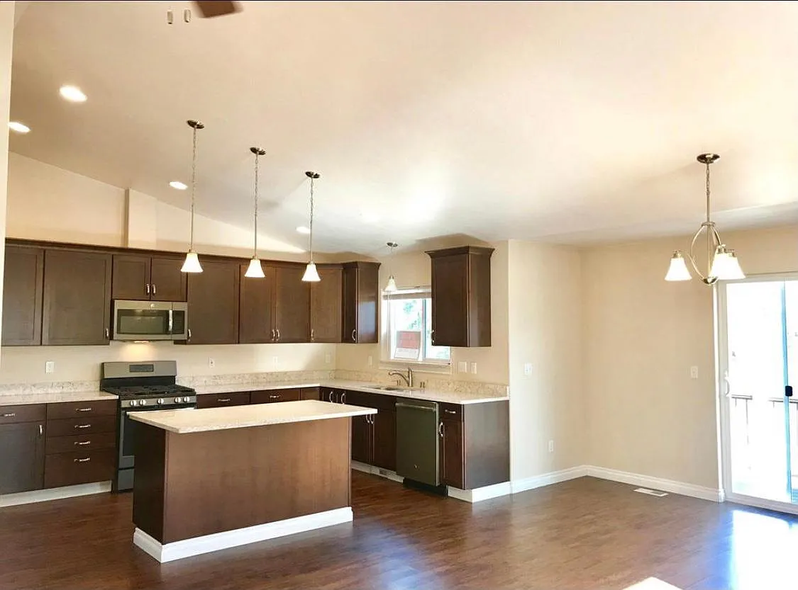 12210 End St — Photo 2