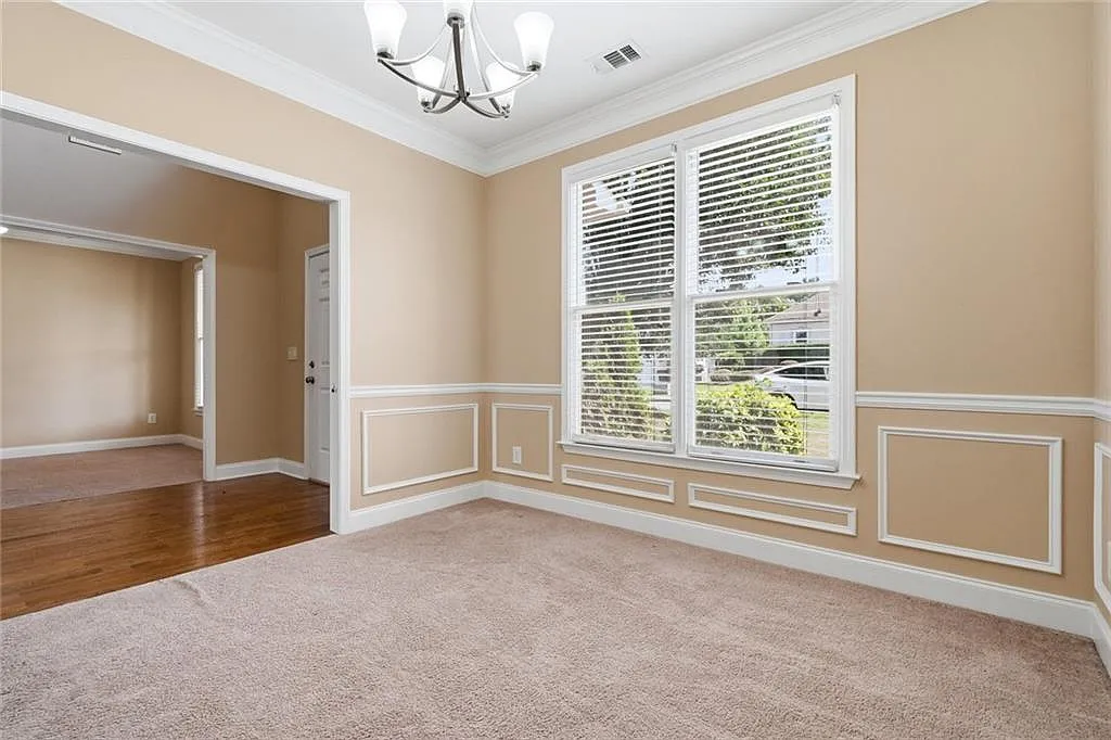 5 bed, 3.0 bath, 3152 sqft, $2,800 — Photo 4