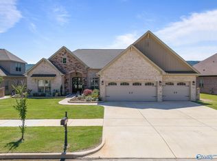 7525 Flint Crossing Cir, Owens Cross Roads, AL 35763