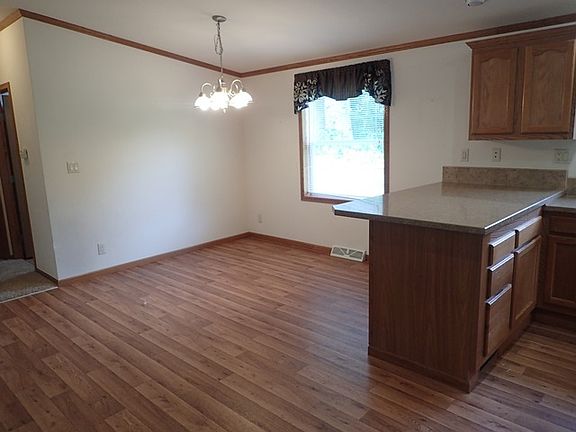 4th image of 363 Scott St