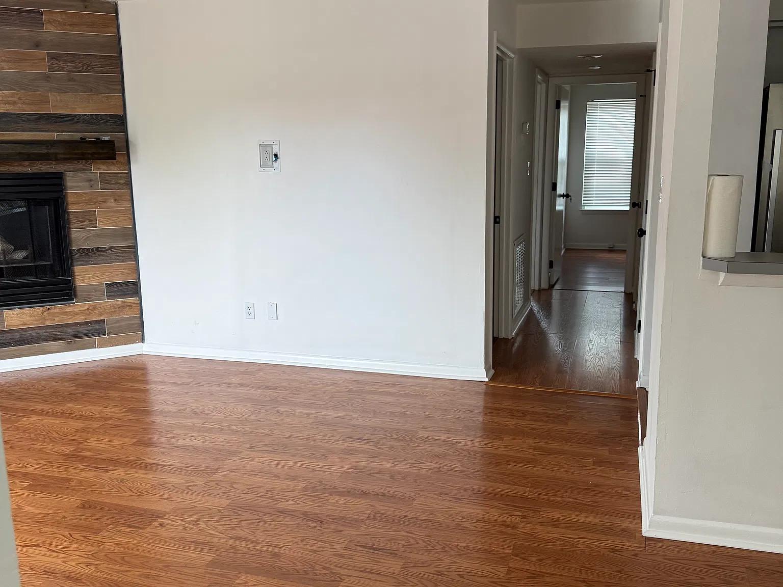 2 bed, 930 sqft, $1,600 — Photo 1