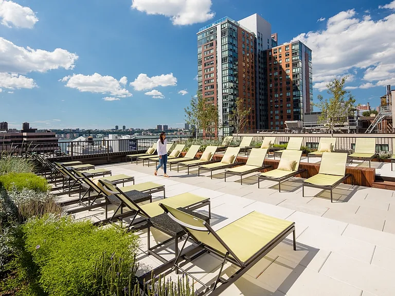 535 W 43rd St S #15E — Photo 9