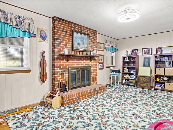 4th image of 807 Marcaro Ln