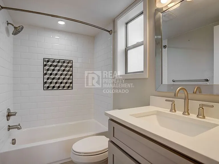 1227 N Perry St — Photo 21