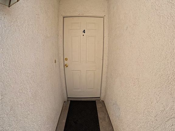 2nd image of 299 Phyllis Dr Unit 4