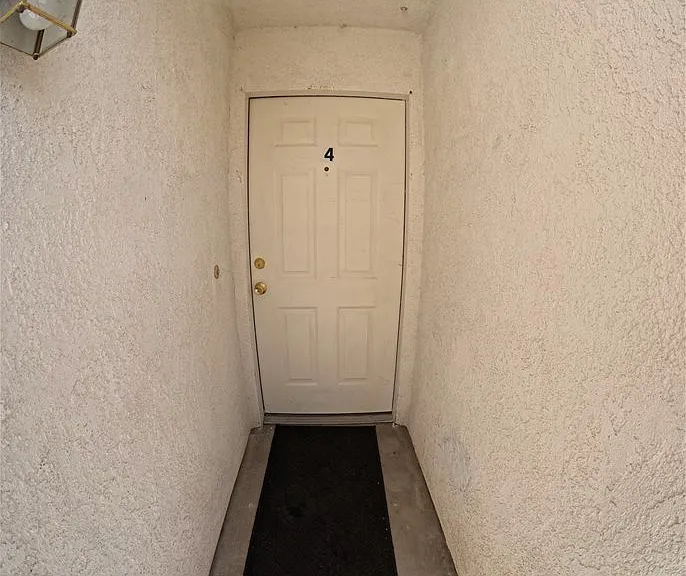 299 Phyllis Dr #4 — Photo 2