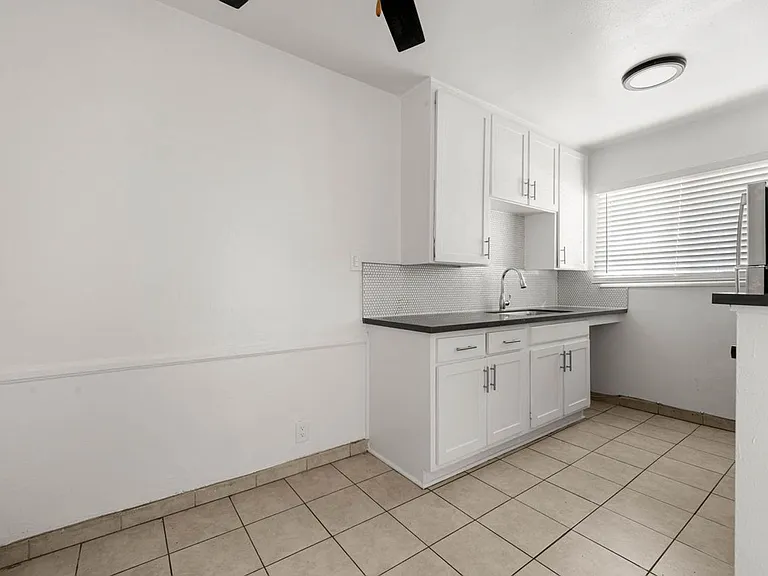 4050 Stevely Ave — Photo 15
