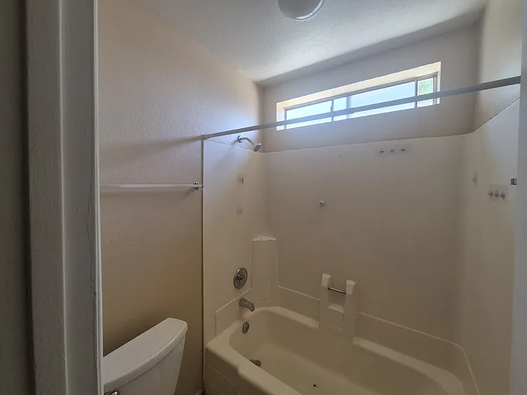 645 W Rio Salado Pkwy #D — Photo 10