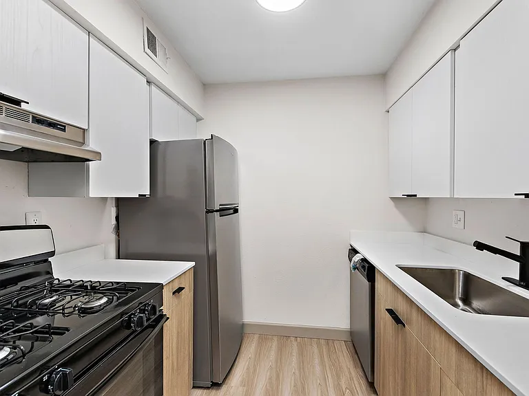 Oval Spring Apartments — Photo 11