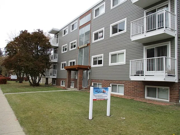 2 Bedroom Unit Across from Hospital!! — Photo 2