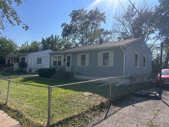 3rd image of 22336 Yates Ave