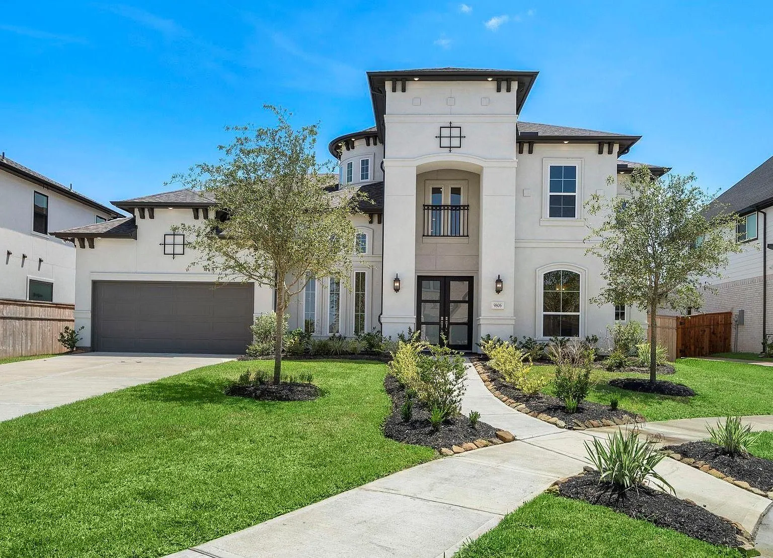 5 bed, 5.5 bath, 4239 sqft, $5,390 — Photo 1