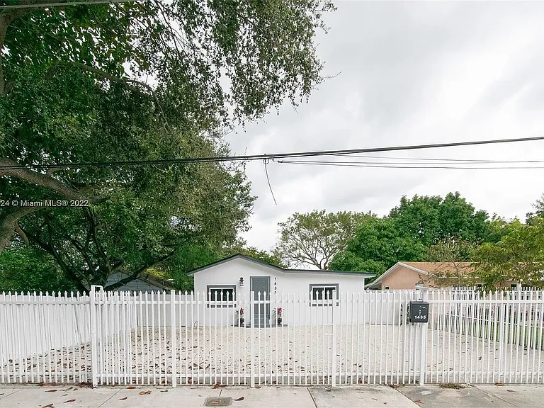1435 NW 58th Ter — Photo 14