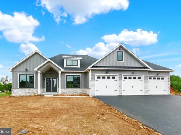 10845 Sierra Dr, Waynesboro, PA 17268