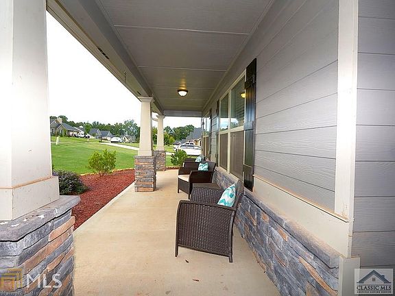 3rd image of 526 Lake Vista Dr