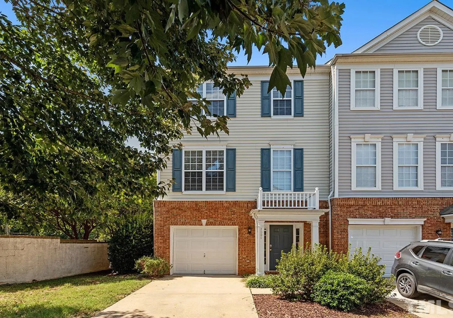 **Offering Refundable Application Fees** Terrific 3bd, 2.5ba Raleigh End Unit Townhome In A Prime... — Photo 1