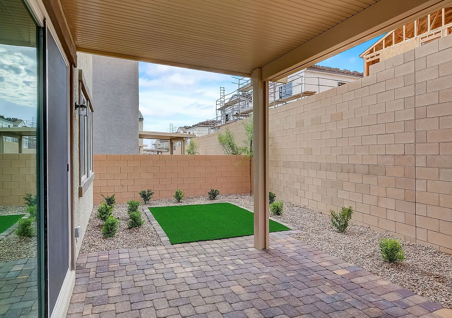 Beautiful 2 story Home in Skye Canyon — Photo 2