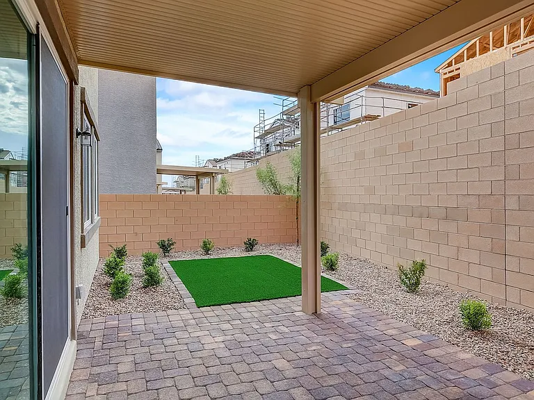 10643 Enridge Ave — Photo 2