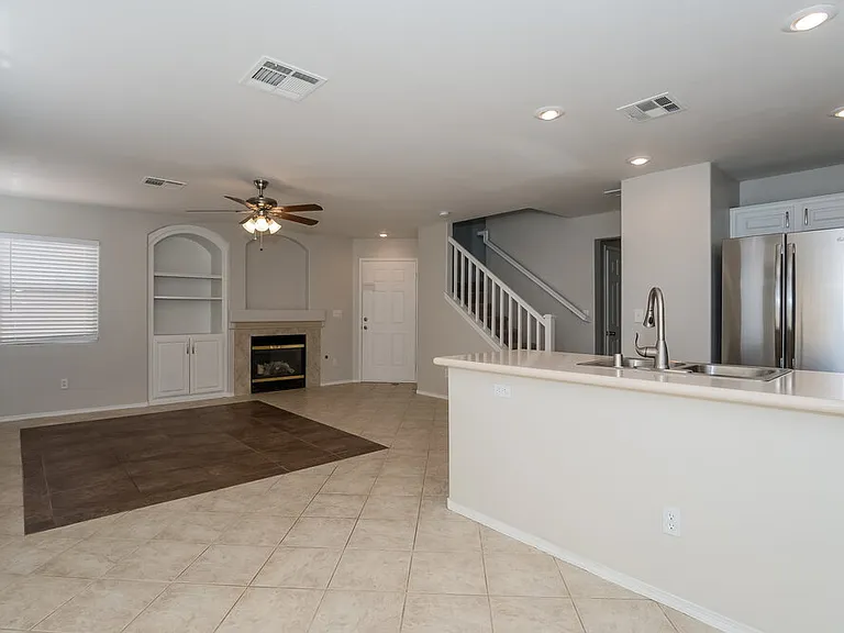 530 Eresma St — Photo 5