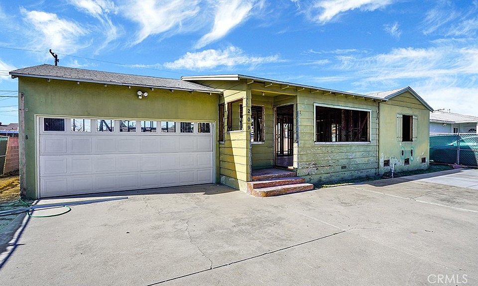 1st image of 209 N Dahlia Dr