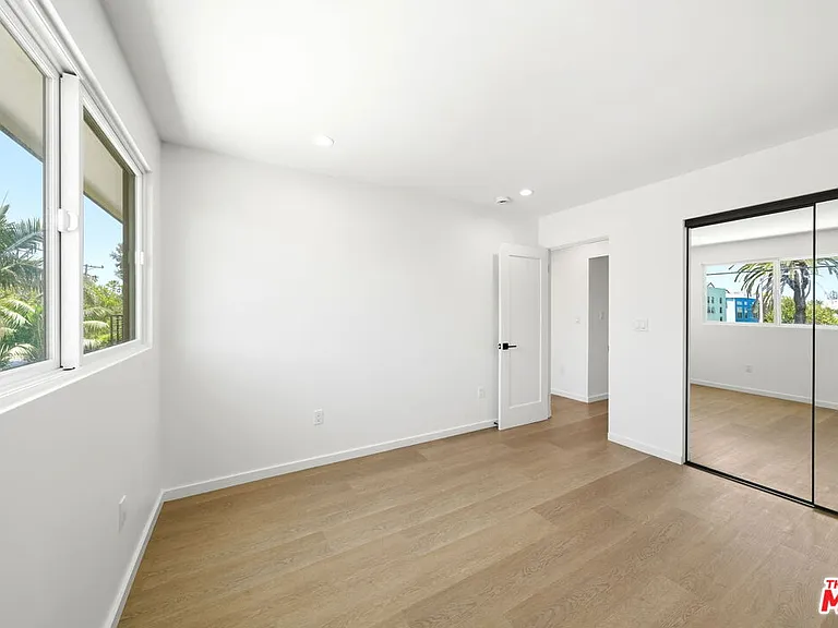333 6th Ave #D — Photo 18
