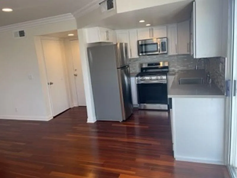 2 bed, 2.5 bath, 1350 sqft, $3,350 — Photo 2