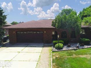 49774 Compass Point Dr, Chesterfield, MI 48047