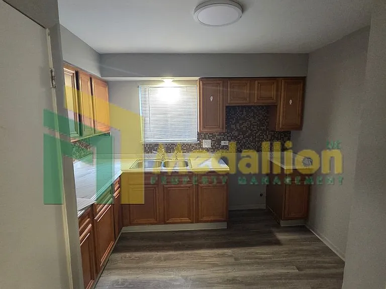 10635 S Cottage Grove Ave — Photo 5