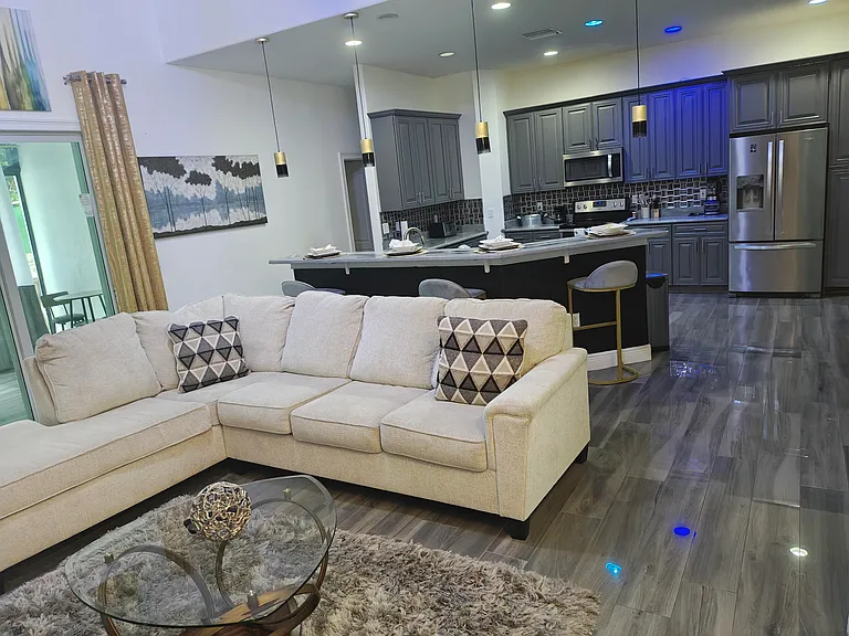 376 SW Tulip Blvd — Photo 22