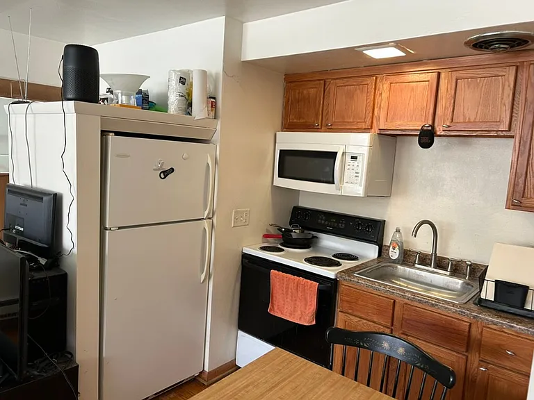 509 Midvale Ave — Photo 8
