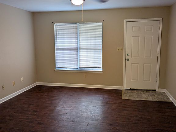 3rd image of 2555 Chateau Ln APT 3
