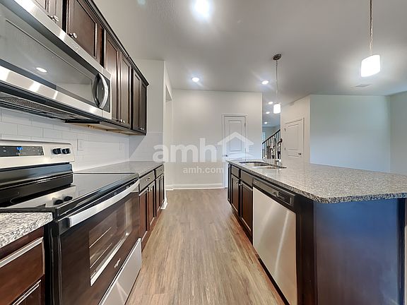 4th image of 264 Banyan Forest Dr