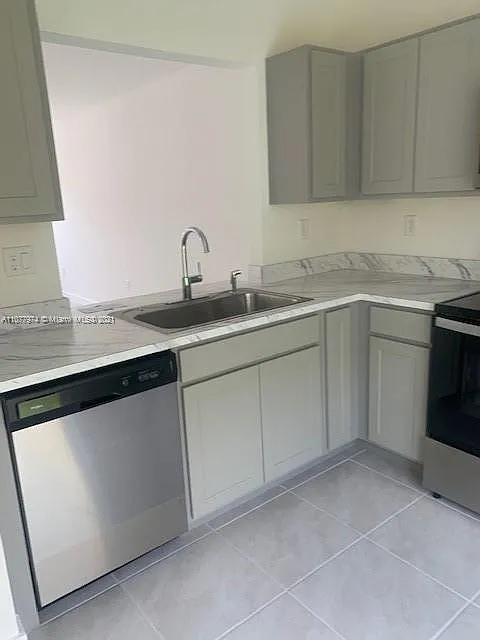2 bed, 2.5 bath, 1208 sqft, $2,000 — Photo 4