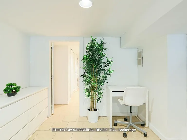 70 Carlaw Ave #BASEMENT — Photo 10