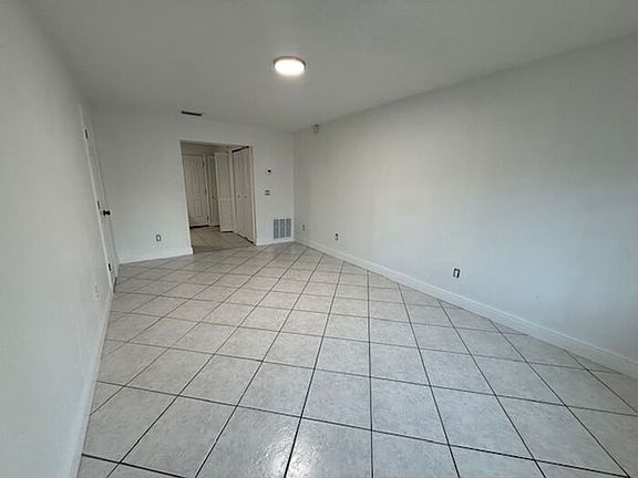 5th image of 133 Garden Dr