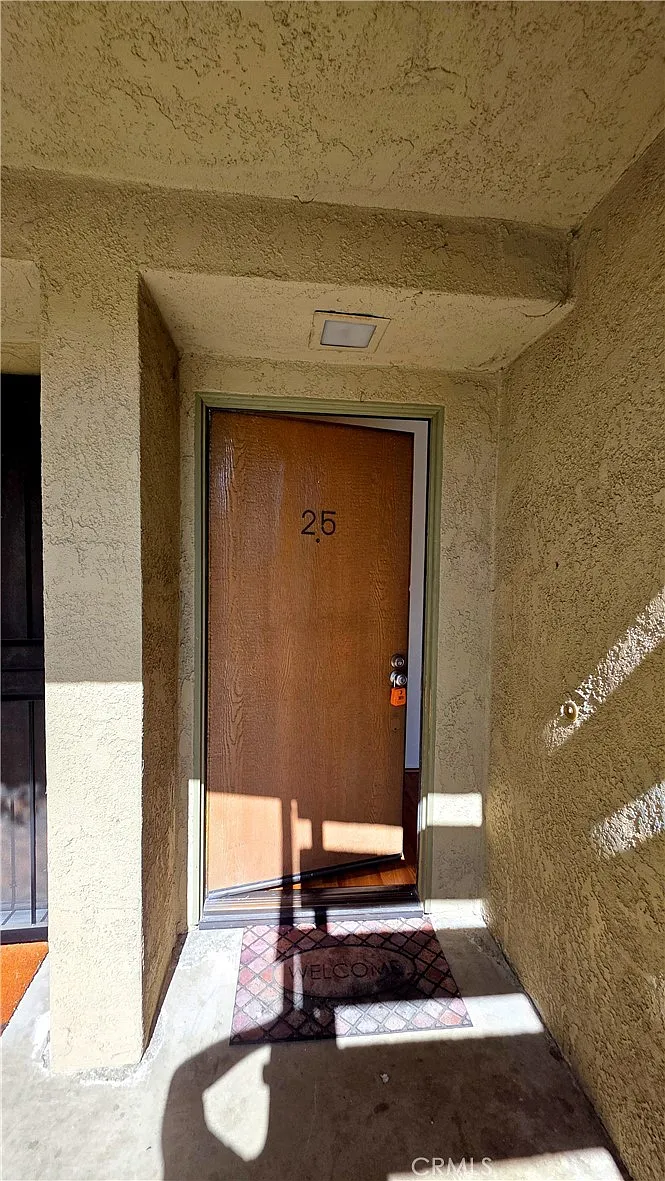 Building Photo - 25 Carriage Way