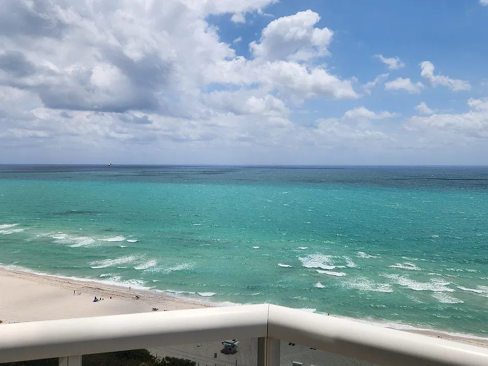 4775 Collins Ave #1903