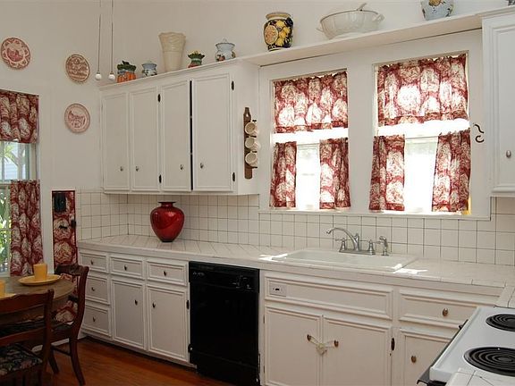 3rd image of 316 W Blum St
