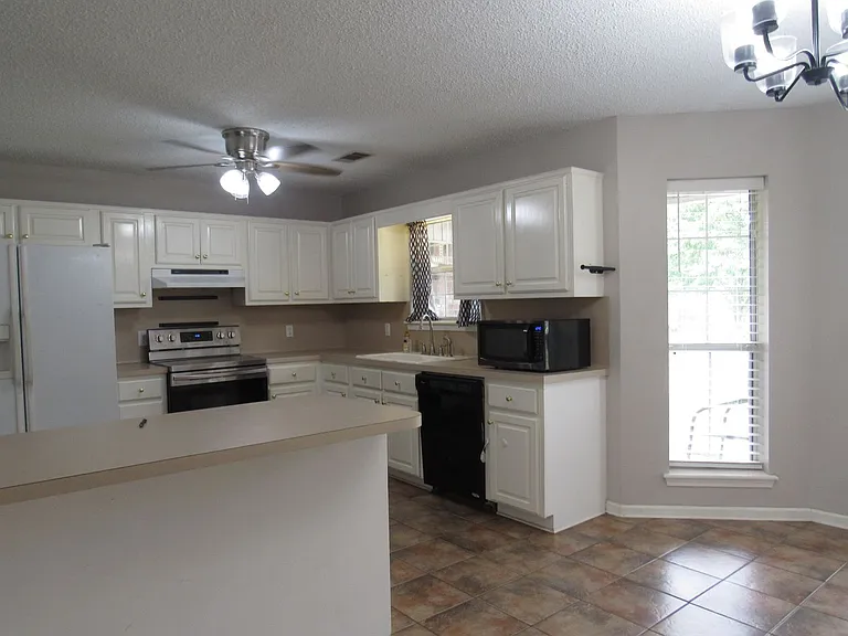 35 G St — Photo 14