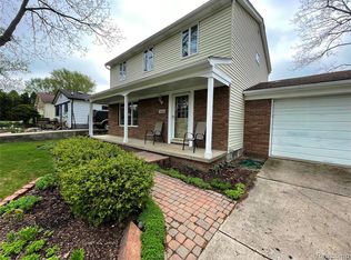 2145 Lakeshire Dr, West Bloomfield, MI 48323