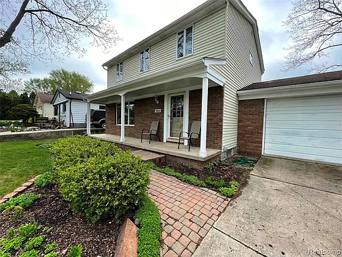 2145 Lakeshire Dr Photo 1