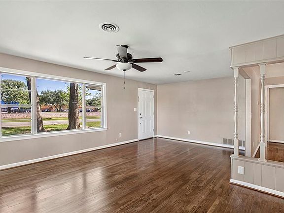 4th image of 10804 Palestine St